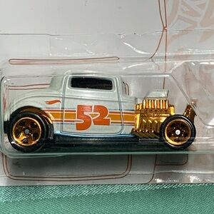 Hot Wheels 32 Ford White and Gold Die-Cast Car